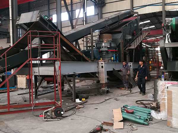 陜西貴陽移動(dòng)破碎機(jī)大概多少錢