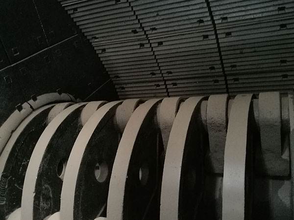 新疆小型移動(dòng)移動(dòng)破碎機(jī)哪種好