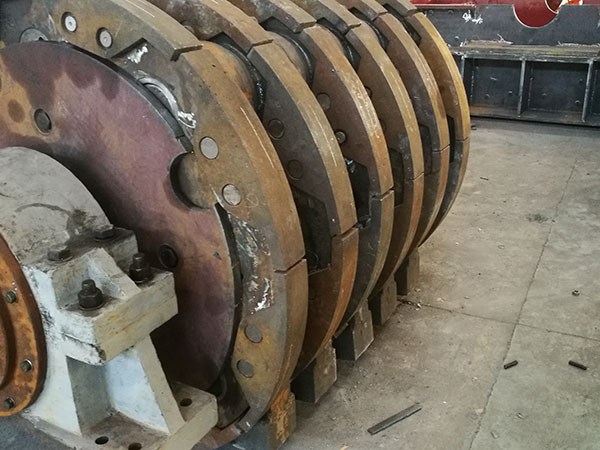 海南小型輪胎式移動(dòng)破碎機(jī)建筑垃圾