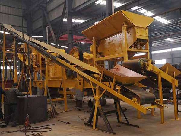 新疆顎式移動(dòng)破碎機(jī)小型