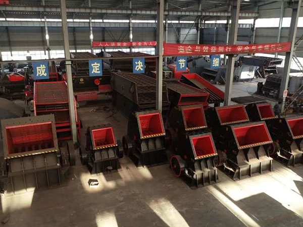 福建挖機(jī)移動破碎機(jī)站