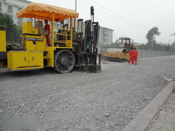 移動(dòng)式道路破碎機(jī)