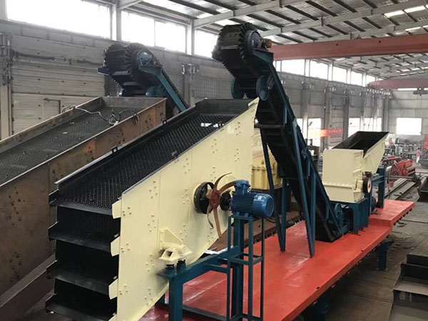 挖機(jī)移動(dòng)式破碎機(jī)出租