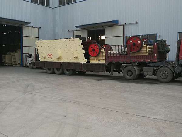 大型履帶式移動(dòng)破碎機(jī)安裝