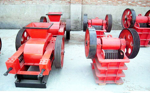 對(duì)輥細(xì)碎機(jī)